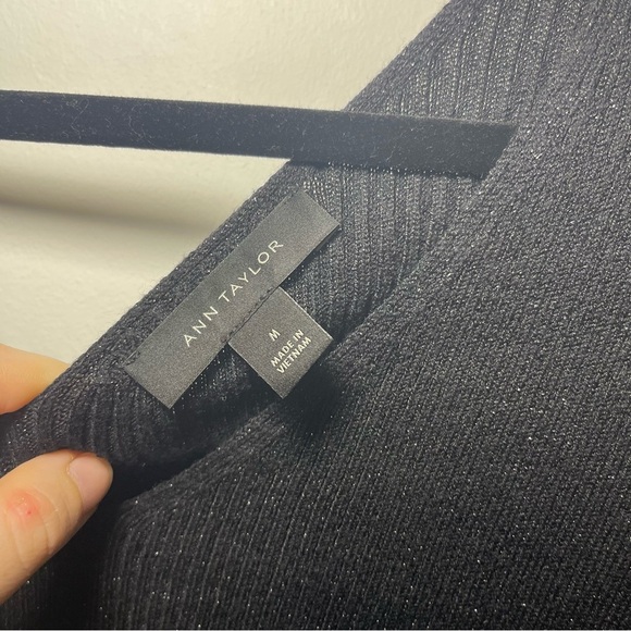 Ann Taylor Black Metallic V-Neck Sweater Pearl Button Cuffs Women’s size M - Picture 4 of 9